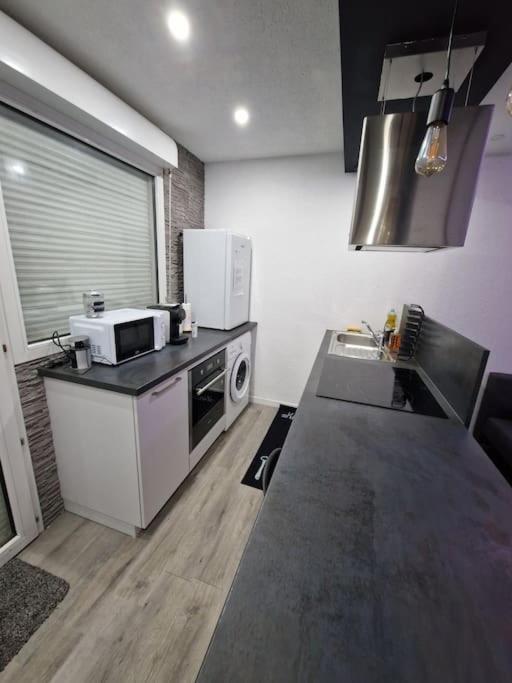 גקס Logement Atypique & Parking Gratuit מראה חיצוני תמונה